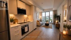 902 - 10 OAK STREET Toronto, ON M5A 0Z1