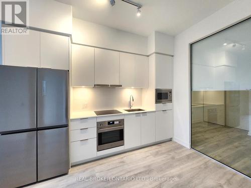 N625 - 7 GOLDEN LION HEIGHTS , Toronto, Ontario M2M 4E7 2