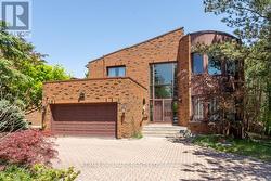 13 BALLYCONNOR COURT Toronto, ON M2M 4C5