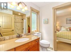 Main floor Bath (Jack & Jill) - 