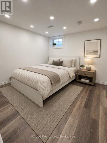 Queen bed - 105 East 4Th Street, Hamilton, ON 
