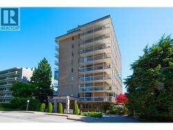 402 1390 DUCHESS AVENUE  West Vancouver, BC V7T 1H6
