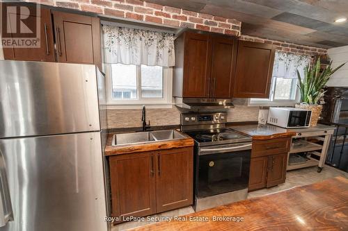 73 College Crescent, Barrie, ON - Indoor Photo Showing Kitchen With Double Sink
