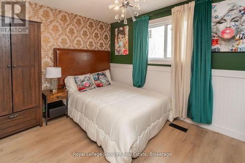 73 College Crescent, Barrie, ON - Indoor Photo Showing Bedroom