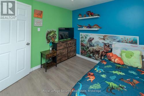 73 College Crescent, Barrie, ON - Indoor Photo Showing Bedroom