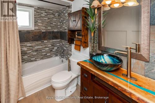 73 College Crescent, Barrie, ON - Indoor Photo Showing Bathroom