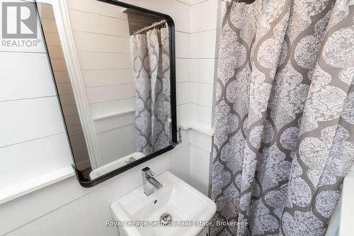 73 College Crescent, Barrie, ON - Indoor Photo Showing Bathroom