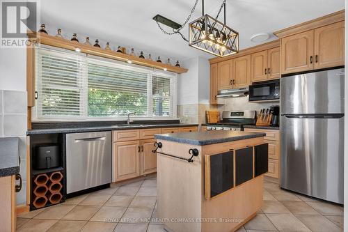 32 Ghent Street, St. Catharines (Vine/Linwell), ON - Indoor Photo Showing Kitchen