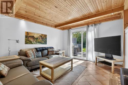 32 Ghent Street, St. Catharines (Vine/Linwell), ON - Indoor Photo Showing Living Room