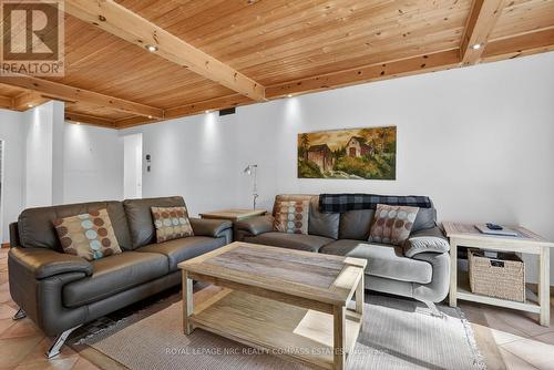 32 Ghent Street, St. Catharines (Vine/Linwell), ON - Indoor Photo Showing Living Room