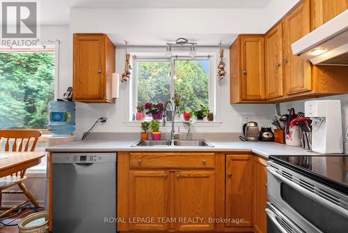 5687 Cherry Street, South Dundas, ON - Indoor Photo Showing Kitchen With Double Sink