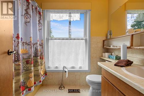 5687 Cherry Street, South Dundas, ON - Indoor Photo Showing Bathroom