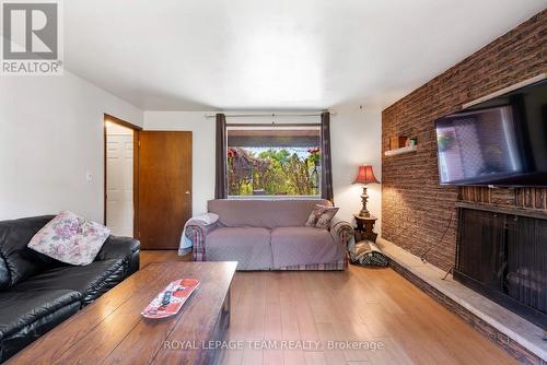 5687 Cherry Street, South Dundas, ON - Indoor Photo Showing Living Room With Fireplace