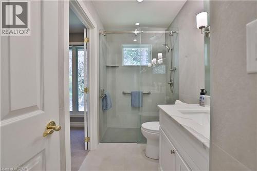 1066 Stockwell Avenue, Mississauga, ON - Indoor Photo Showing Bathroom