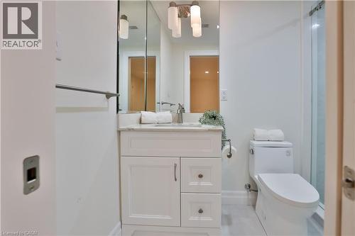 1066 Stockwell Avenue, Mississauga, ON - Indoor Photo Showing Bathroom