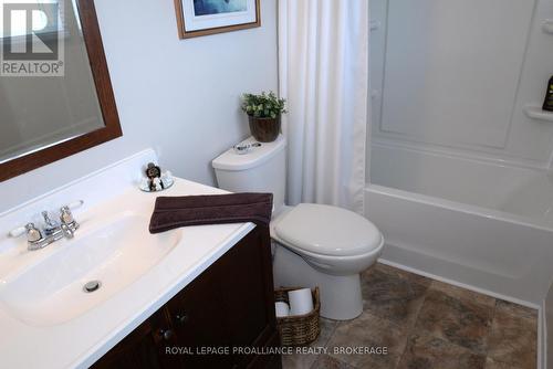 964 Uxbridge Crescent, Kingston (East Gardiners Rd), ON - Indoor Photo Showing Bathroom