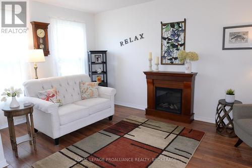 964 Uxbridge Crescent, Kingston (East Gardiners Rd), ON - Indoor Photo Showing Living Room With Fireplace