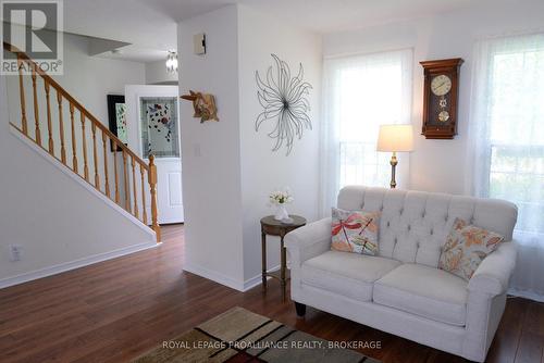 964 Uxbridge Crescent, Kingston (East Gardiners Rd), ON - Indoor Photo Showing Living Room