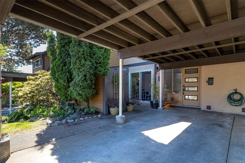 533 Crossandra Cres, Saanich, BC 