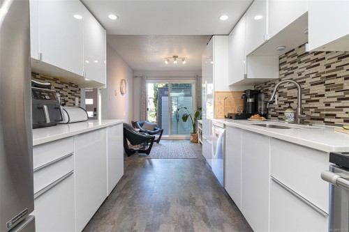 533 Crossandra Cres, Saanich, BC 