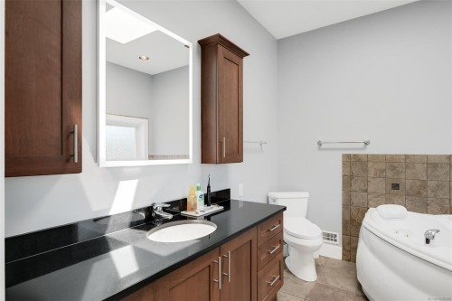 6799 Jedora Dr, Central Saanich, BC 