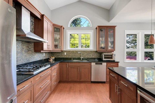 6799 Jedora Dr, Central Saanich, BC 