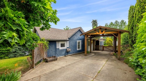 3351 Crescent St, Cumberland, BC 