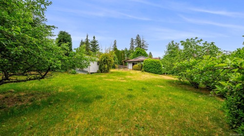 3351 Crescent St, Cumberland, BC 