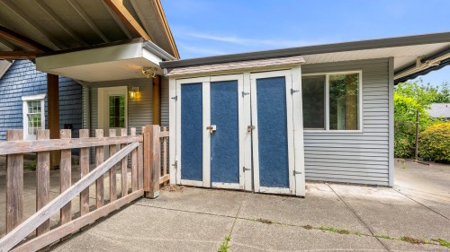 3351 Crescent St, Cumberland, BC 