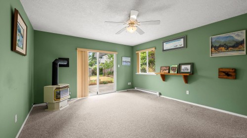 3351 Crescent St, Cumberland, BC 