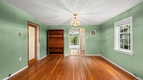 3351 Crescent St, Cumberland, BC 