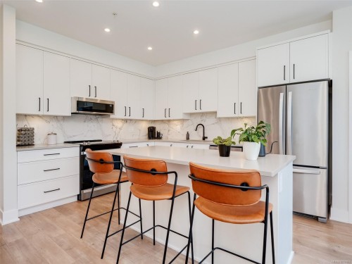 #511-1361 Goldstream Ave, Langford, BC - Indoor Photo Showing Kitchen