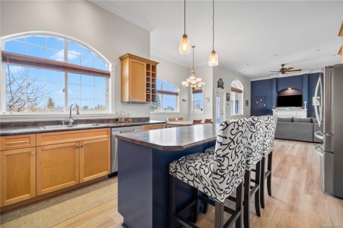 608 Nelson Rd, Campbell River, BC 