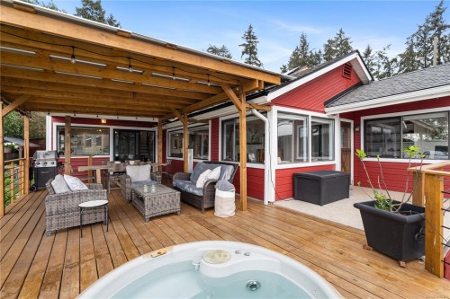 4921 Prospect Ave, Saanich, BC 