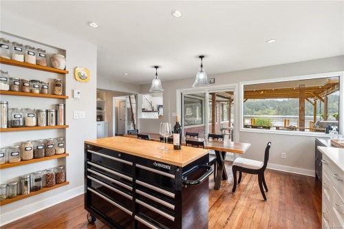 4921 Prospect Ave, Saanich, BC 