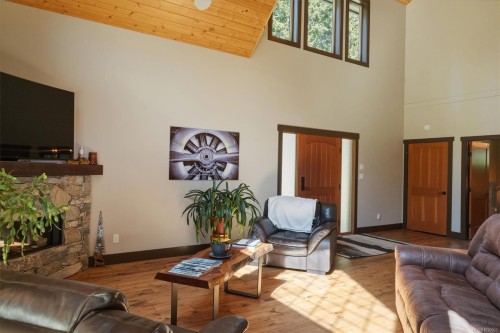 352 Ships Point Rd, Fanny Bay, BC 