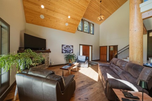 352 Ships Point Rd, Fanny Bay, BC 