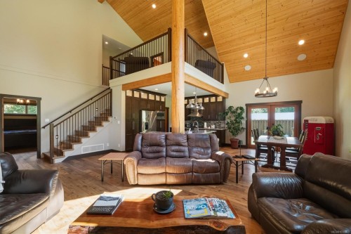 352 Ships Point Rd, Fanny Bay, BC 
