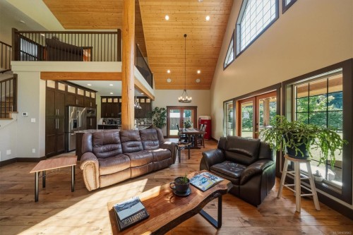 352 Ships Point Rd, Fanny Bay, BC 