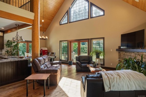 352 Ships Point Rd, Fanny Bay, BC 