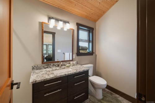 352 Ships Point Rd, Fanny Bay, BC 