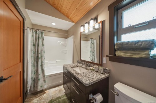 352 Ships Point Rd, Fanny Bay, BC 