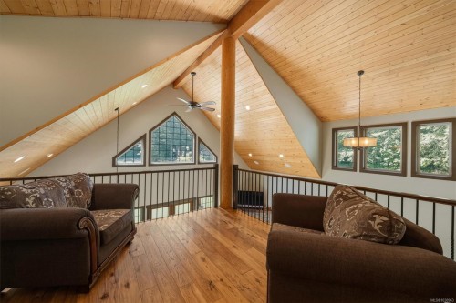 352 Ships Point Rd, Fanny Bay, BC 
