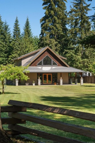 352 Ships Point Rd, Fanny Bay, BC 