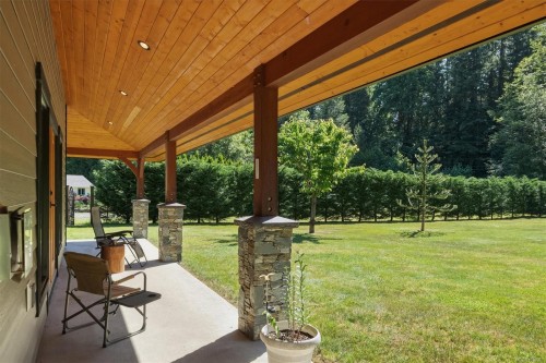 352 Ships Point Rd, Fanny Bay, BC 