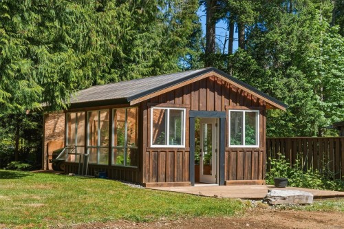352 Ships Point Rd, Fanny Bay, BC 
