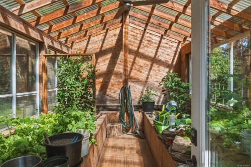 352 Ships Point Rd, Fanny Bay, BC 
