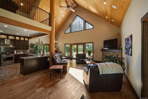 352 Ships Point Rd, Fanny Bay, BC 