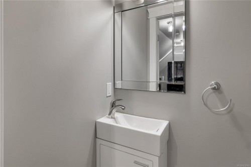 2613 Sunderland Rd, Campbell River, BC 