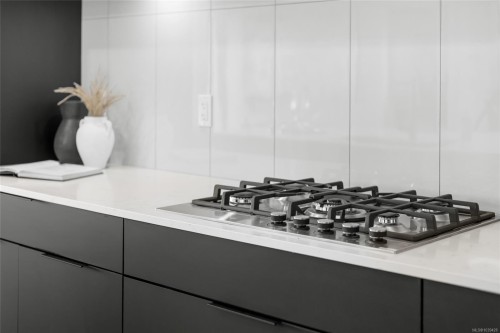 #116-2341 Bear Mountain Pkwy, Langford, BC - Indoor Photo Showing Kitchen With Upgraded Kitchen
